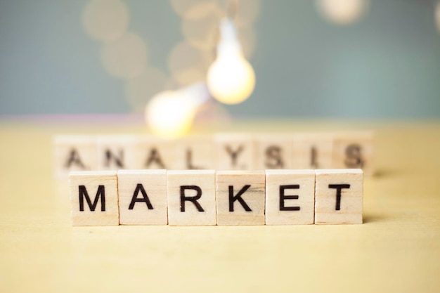 Анализ рынка бизнес мотивационные вдохновляющие финансовые котировки деревянные буквы концепция