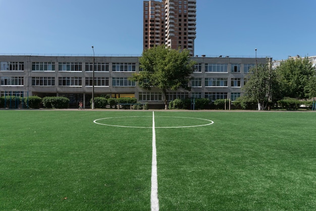 사진 인조 잔디 학교 경기장으로 현대적인 경기장에 표시