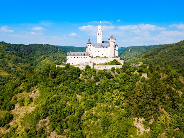 Photo marksburg old castle in germany