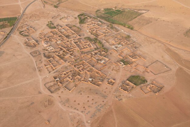 Maroc nederzetting in de woestijn in de buurt van Marrakech luchtfoto