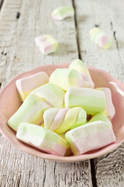 Foto marshmallows op kom