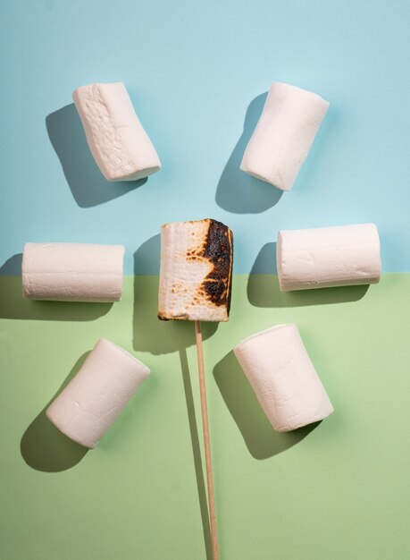 Photo marshmallows in the shape of a flower in the background