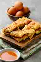Photo martabak telor or martabak telur. savory pan-fried pastry stuffed with egg, meat and spices. martabak telur is one of indonesia street food