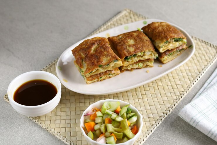 Martabak Telur of omelet murtabak hartig gefrituurd deeg gevuld met ei