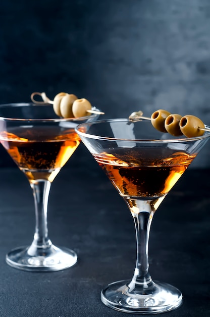 Photo martini glass and olives