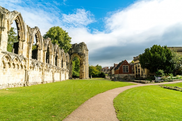 Mary's Abbey, museumtuin in de stad York, Engeland