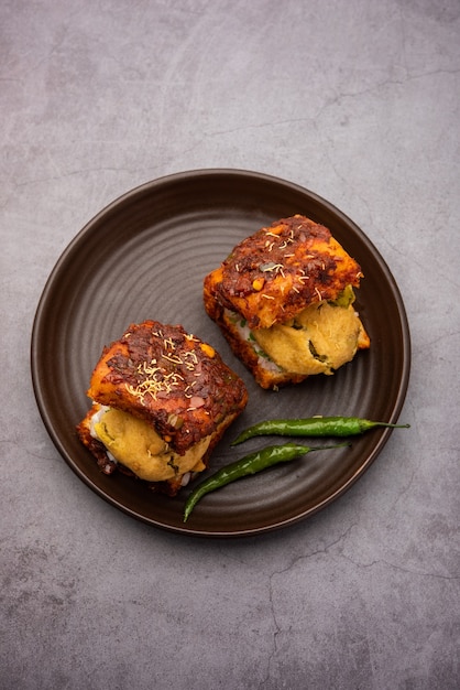 Masala Vada Pav 또는 Wada Pao는 인도 간식입니다.