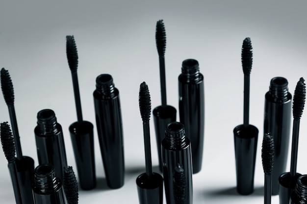 Photo mascara brushes and containers
