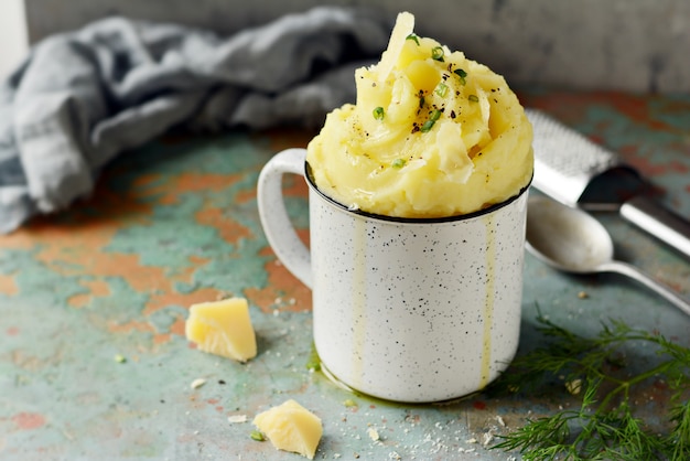 Mashed potatoes with butter and olive oil