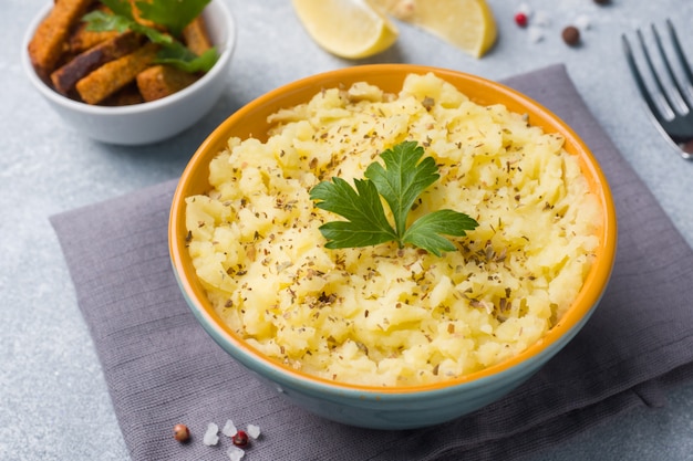 Mashed potatoes with herbs