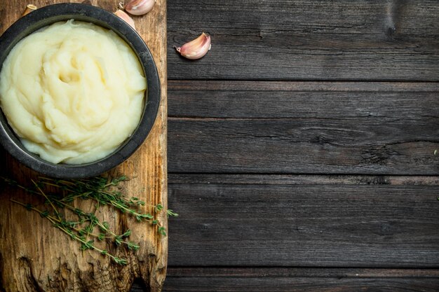 Photo mashed potatoes with thyme