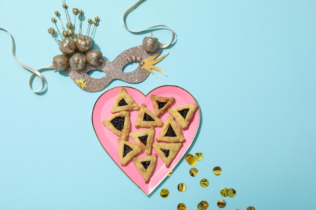 A mask with traditional cookies for the day of Purim