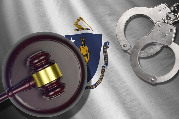 Photo massachusetts us state flag with judge mallet and handcuffs in dark room concept of criminal and punishment