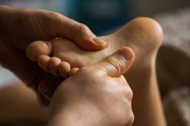 Massage op baby voet