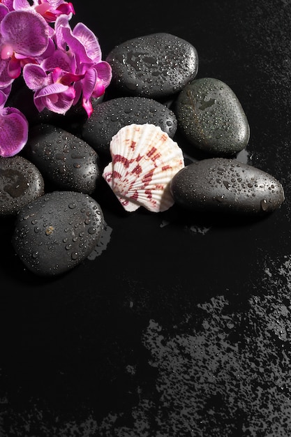 Photo massage stones with flowers