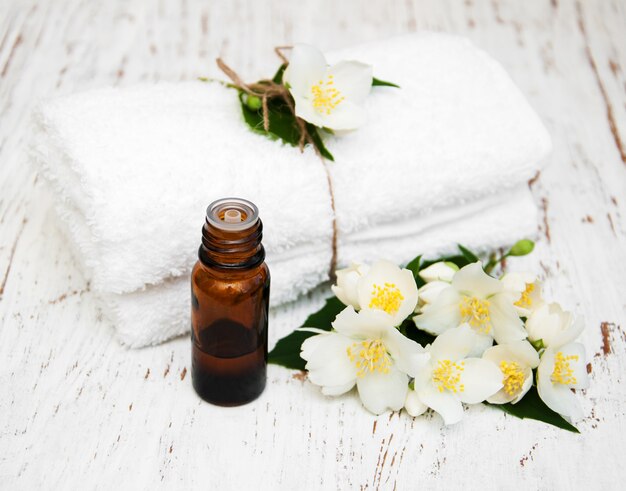 Massagehanddoeken en jasmijnbloemen