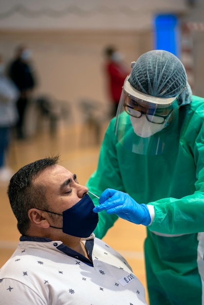 Foto massatesten zijn een zeer belangrijk hulpmiddel voor het opsporen van de coronavirus-pandemie