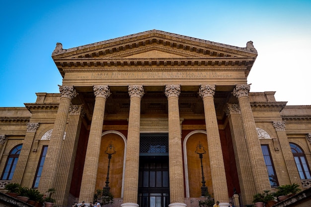 Photo massimo vittorio emanuele theatre building in palermo sicily