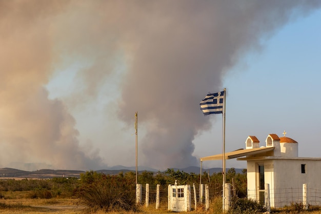 공항 비상 상황 공중 소방 근처 Alexandroupolis Evros 그리스에서 대규모 화재