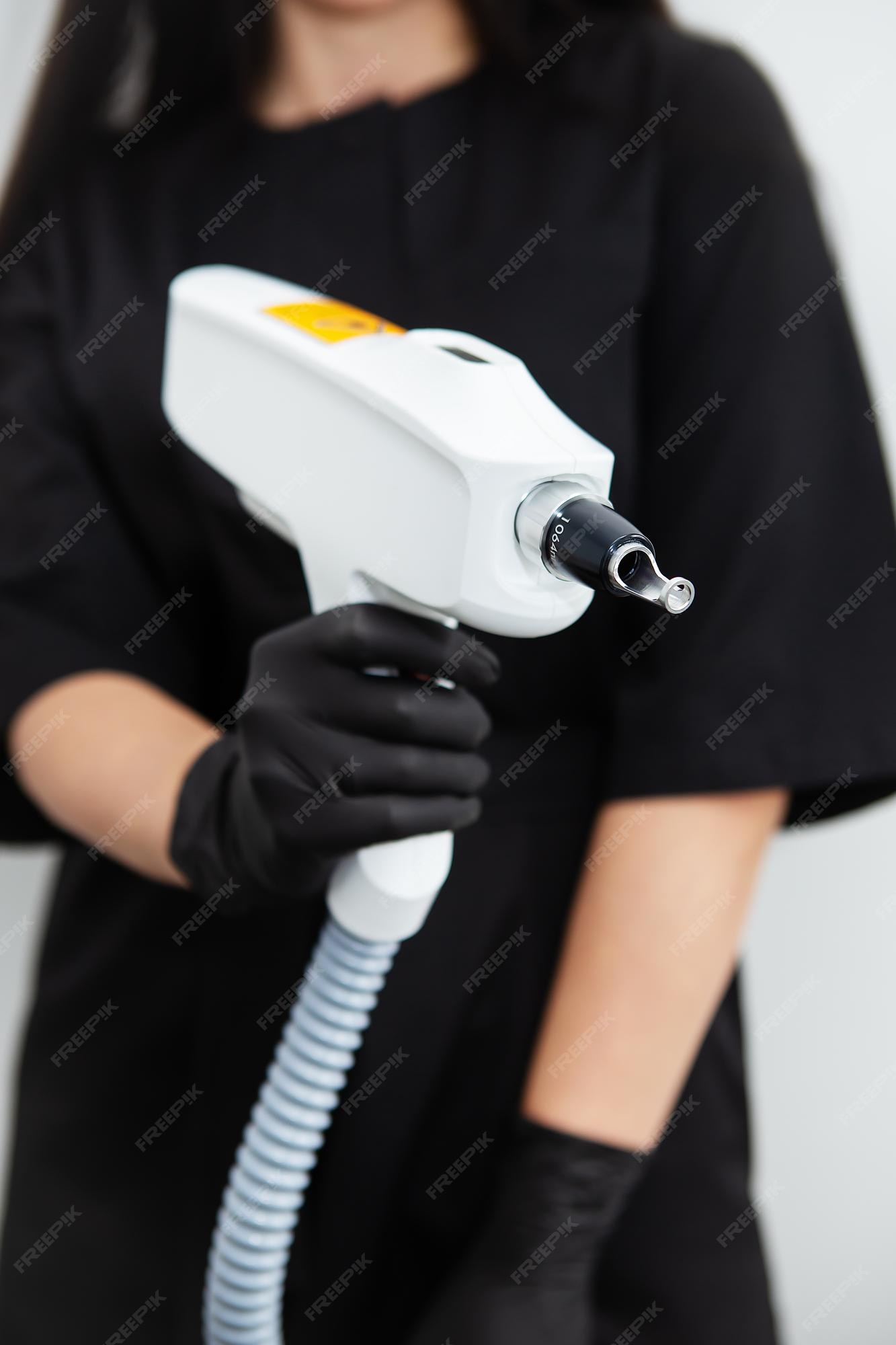 Premium Photo | The master of laser hair removal holds a laser hair removal machine in his hands removal of hair on all parts of the body hair removal machine Premium Photo | The master of laser hair removal holds a laser hair removal machine in his hands removal of hair on all parts of the body hair removal machine