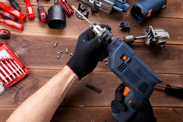 Photo the master repairs a broken electrical device