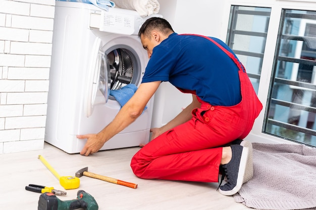 Master repairs the broken washing machine