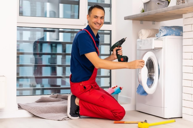 Master repairs the broken washing machine