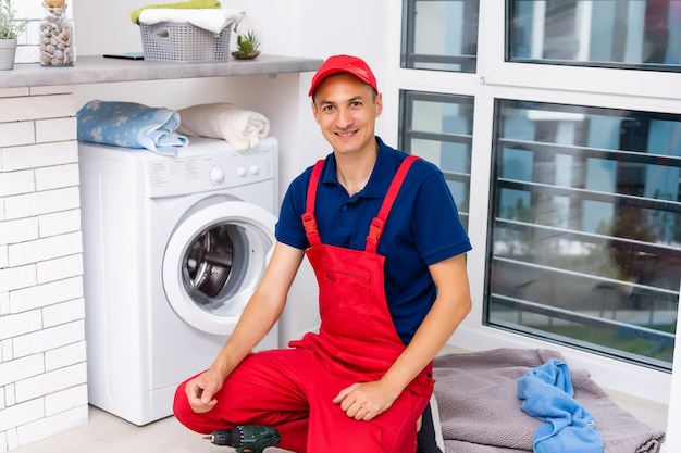 Master repairs the broken washing machine