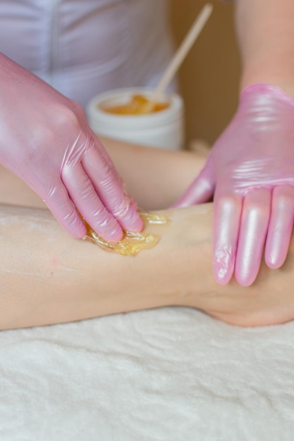 the master of sugaring does depilation