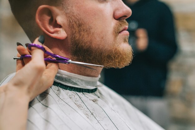 Photo mastering the barber profession