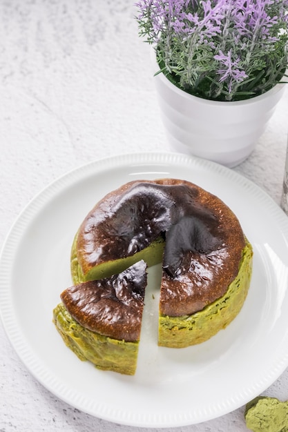 Photo matcha basque burnt cheesecake