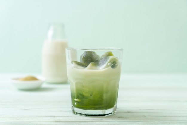 matcha groene thee ijsblokje met melk