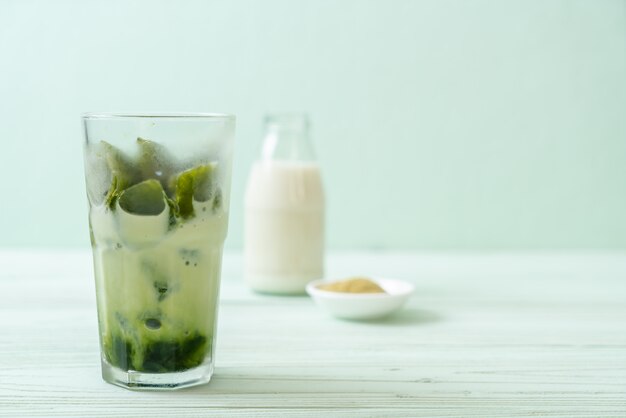 matcha groene thee ijsblokje met melk