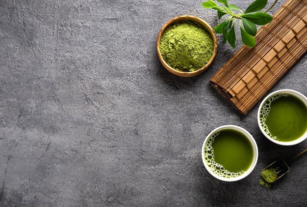 Photo matcha tea powder and tea accessories on dark background.
tea ceremony. healthy drink. traditional japanese drink.