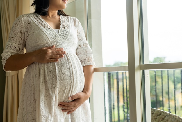 マタニティ出産前ケアと女性の妊娠。