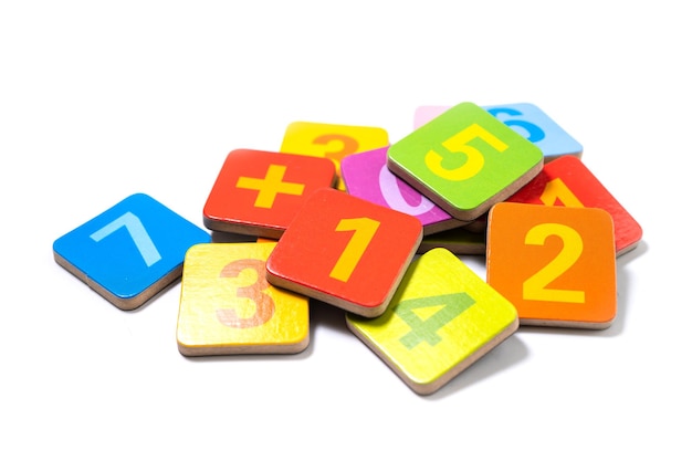 Math nummer kleurrijk op witte achtergrond onderwijs studie wiskunde leren leren concept