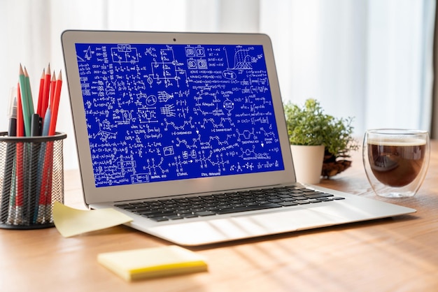 사진 과학과 교육의 개념을 보여주는 컴퓨터 화면의 수학 방정식과 최신 공식