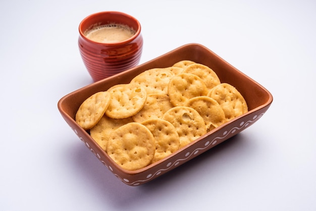 Photo mathri or mathari is a rajasthani indian snack and a type of flaky biscuit tea time snack