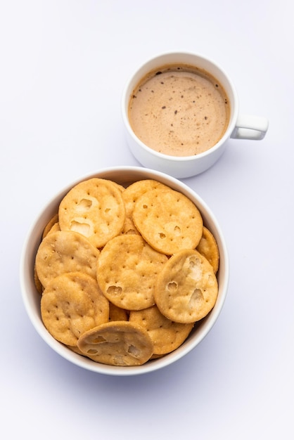 Mathri of mathari is een Rajasthani, Indiase snack en een soort schilferige biscuit, theetijdsnack