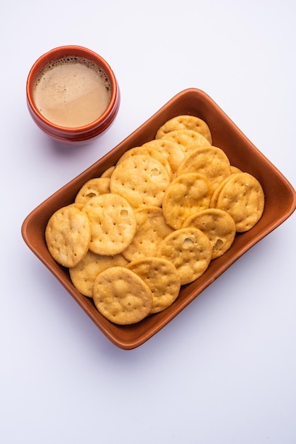 Mathri of mathari is een Rajasthani, Indiase snack en een soort schilferige biscuit, theetijdsnack