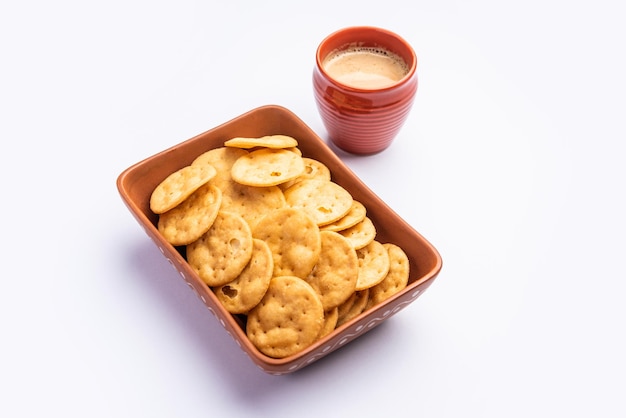 Mathri of mathari is een Rajasthani, Indiase snack en een soort schilferige biscuit, theetijdsnack