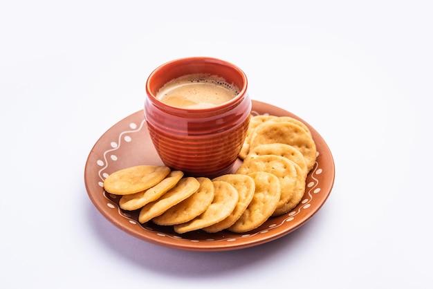 Mathri of mathari is een Rajasthani, Indiase snack en een soort schilferige biscuit, theetijdsnack