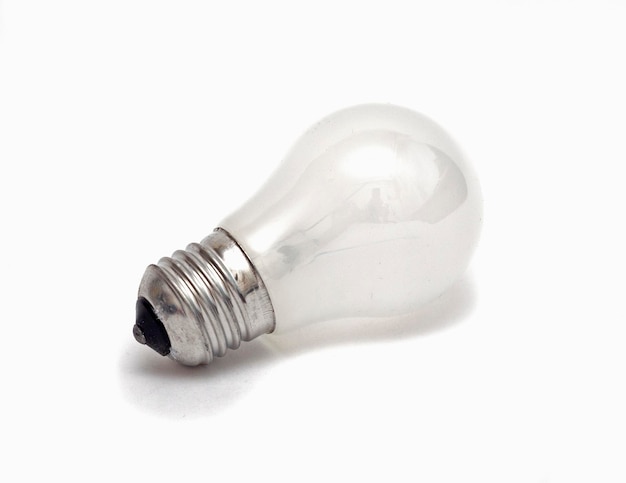 matte elektrische gloeilamp geïsoleerd op wit
