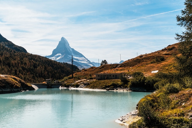 Foto cervino con il lago mosjesee a zermatt