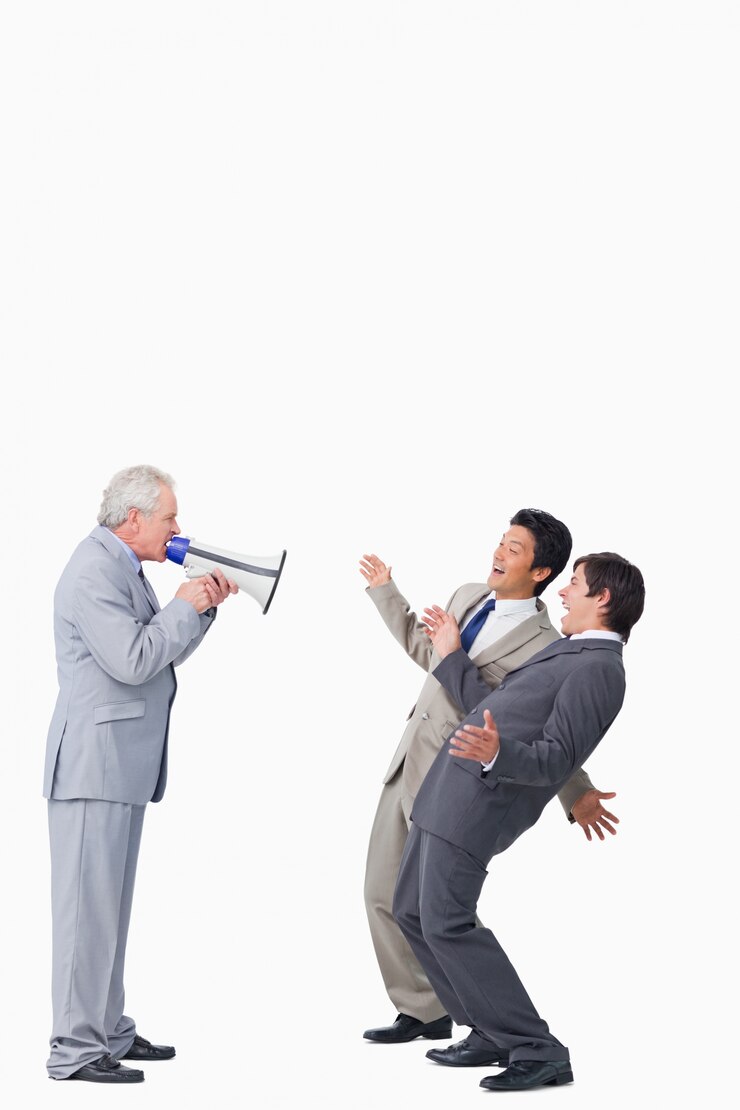 그의 직원에 고 함 확성기와 성숙한 사업가
