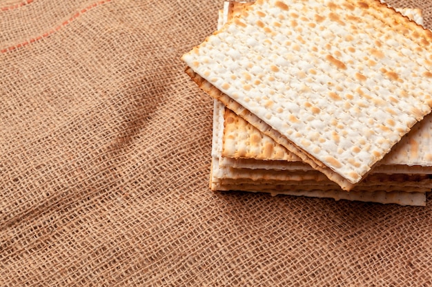 유태인 휴일 축하를위한 Matzo flatbread