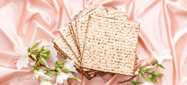 Matzo is a traditional jewish holiday in israel.