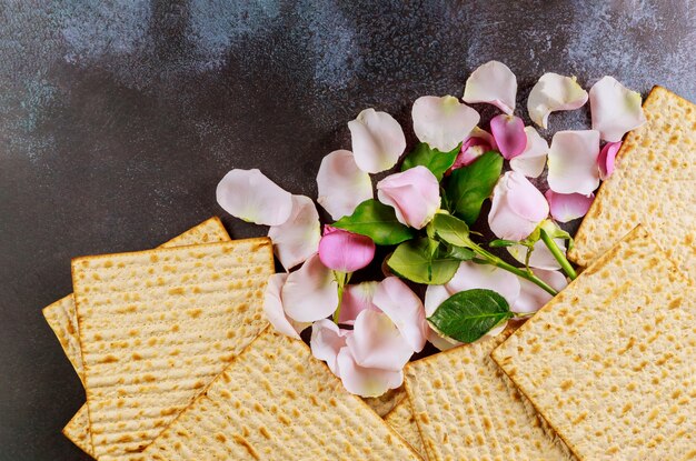 Matzoh joods vakantiebrood joodse familie die het pascha viert