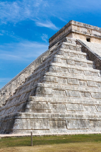 Foto piramide maya chichen itza, penisola dello yucatan, messico.