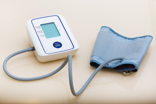 Measurement of blood pressure by an electronic tonometer.